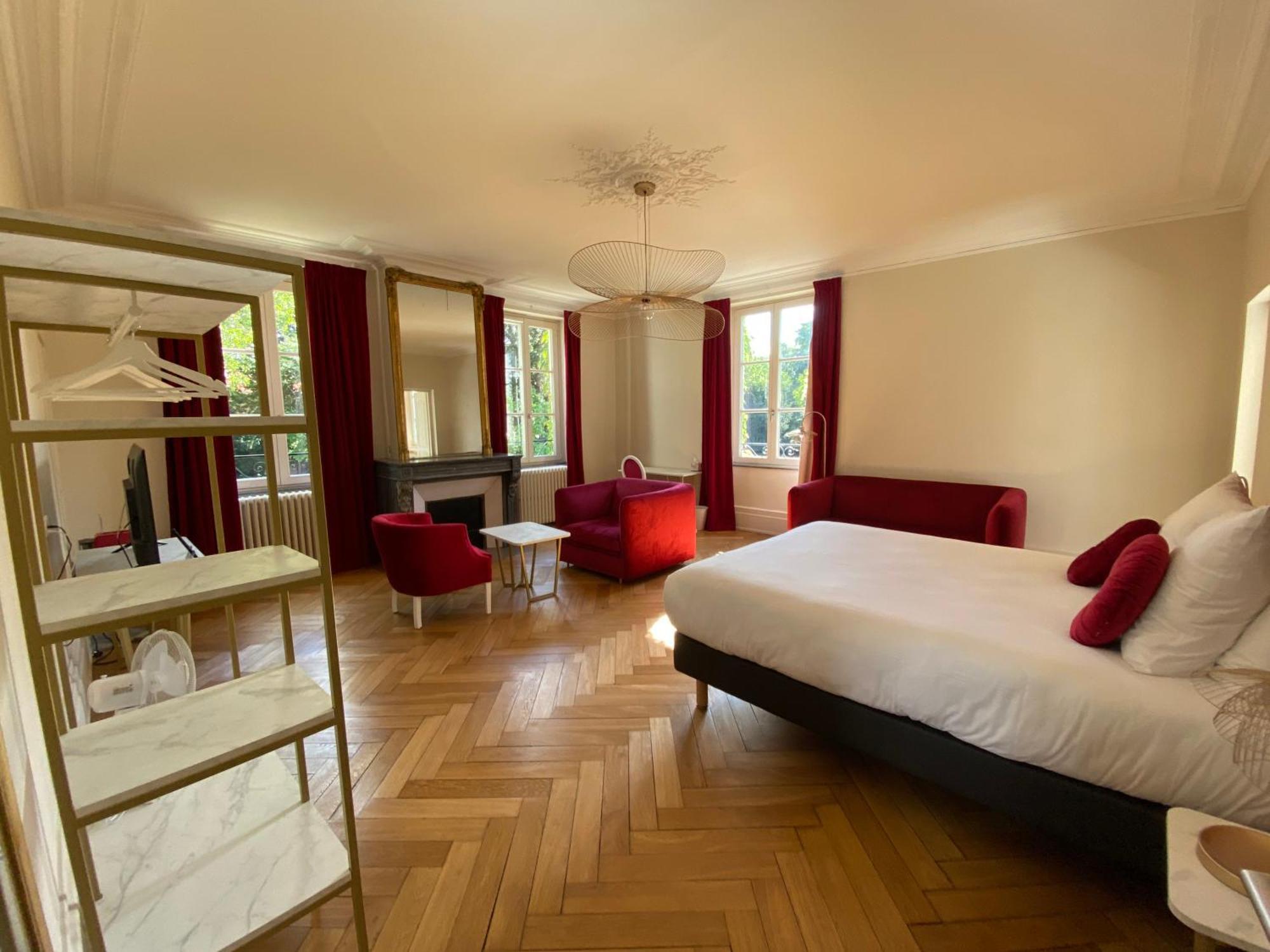 Logis Hotel Du Parc ポンタ・ムソン エクステリア 写真